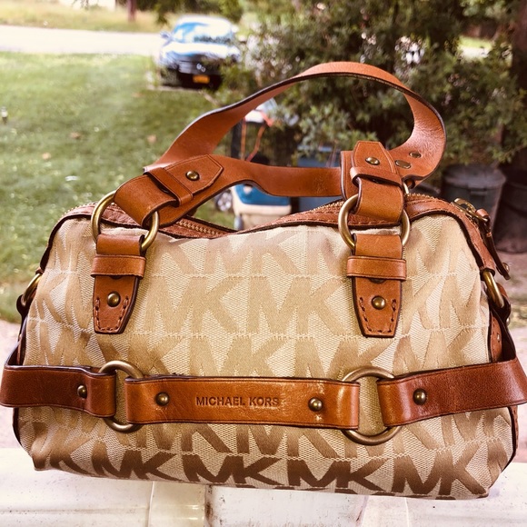 Michael Kors vintage small leather signature purse - Picture 11 of 11